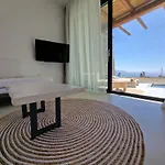 M-vibes Mykonos