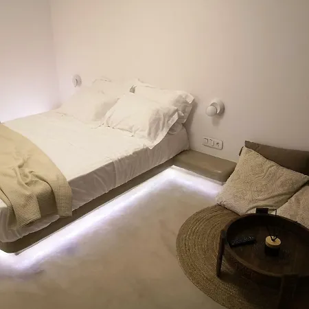 M-vibes Mykonos 4* 卡拉法蒂斯